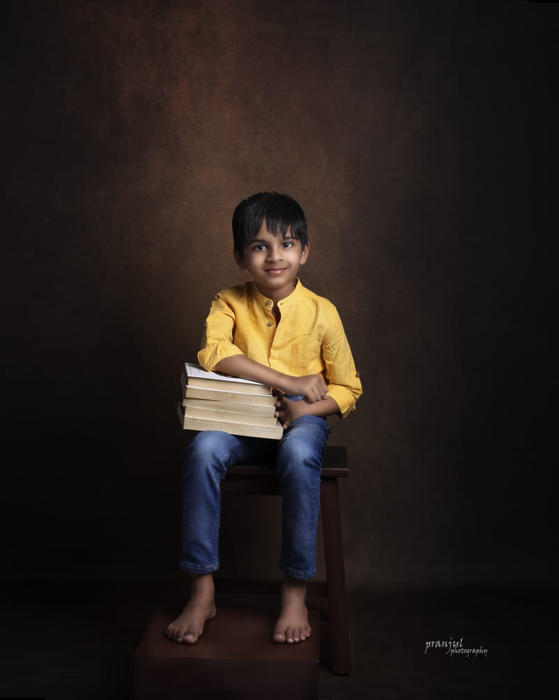 Kids birthday photoshoot in decorated studio