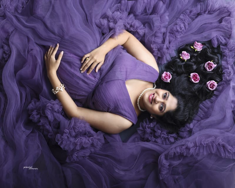 Maternity photography with ethereal backlight